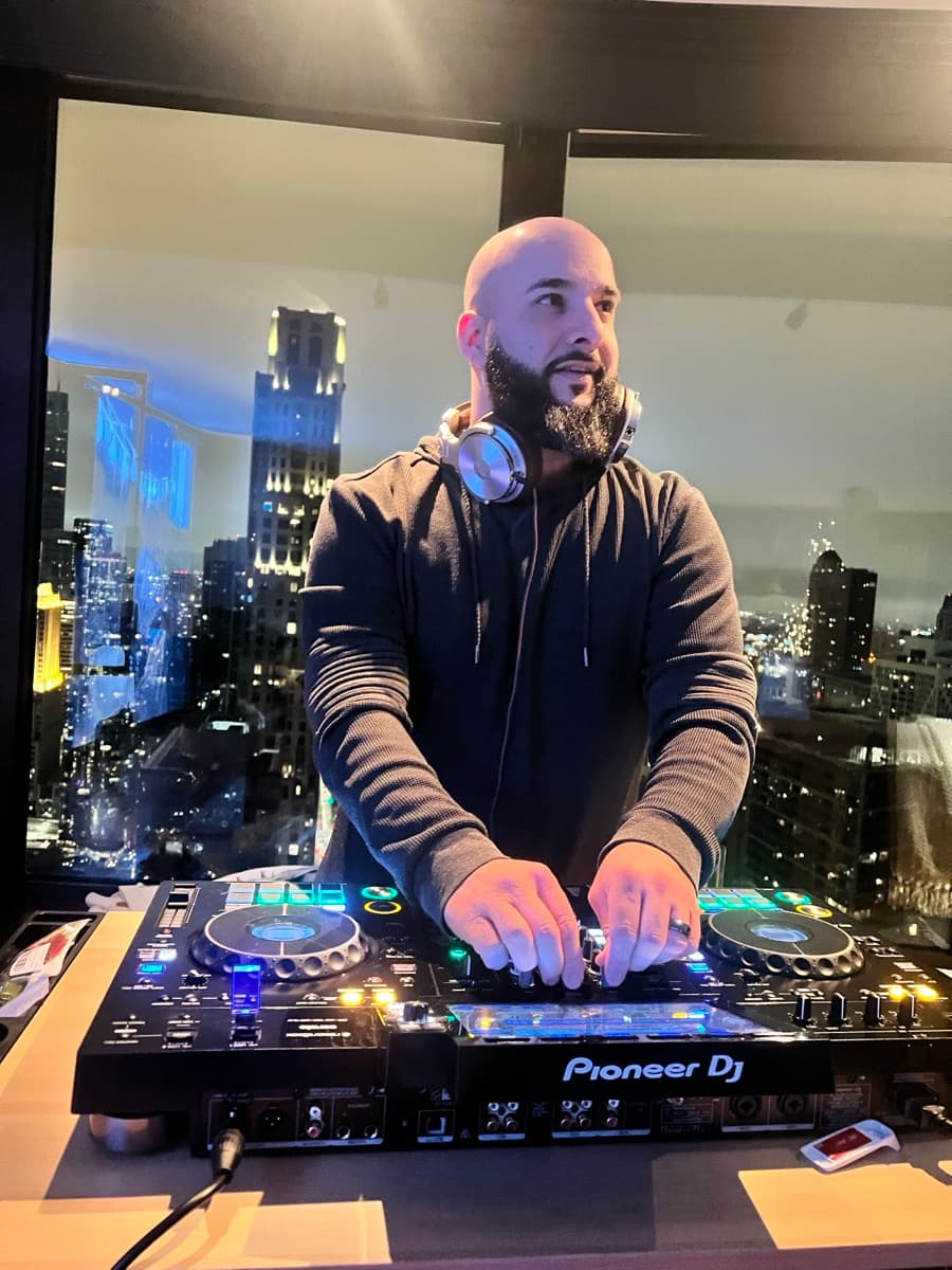 DJ Sammy - Professional DJ in Chicago